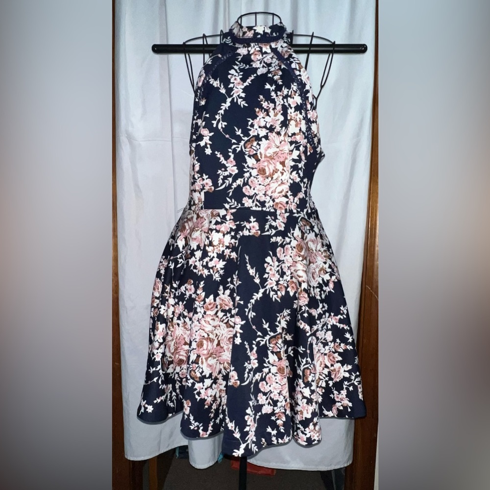 EUC-Juniors' Printed Mock-Neck Crochet-Trim Fit & Flare Dress Size 13/14 - Picture 5 of 13